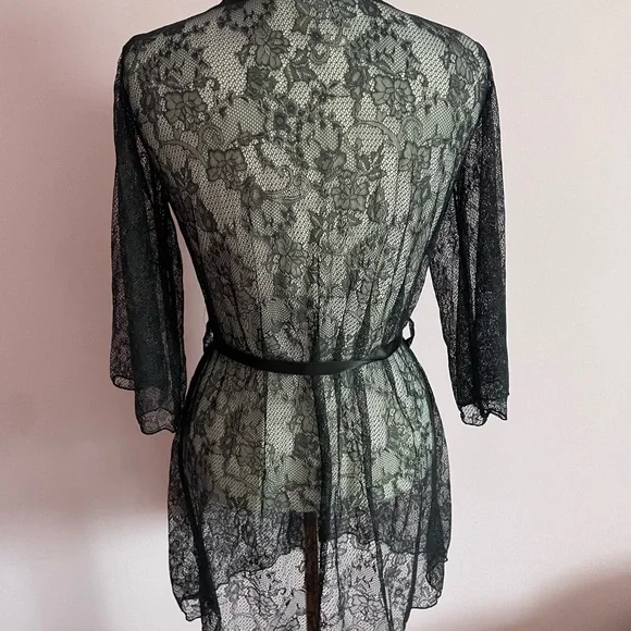 CHANGE Black Lace Robe - Picture 2 of 5